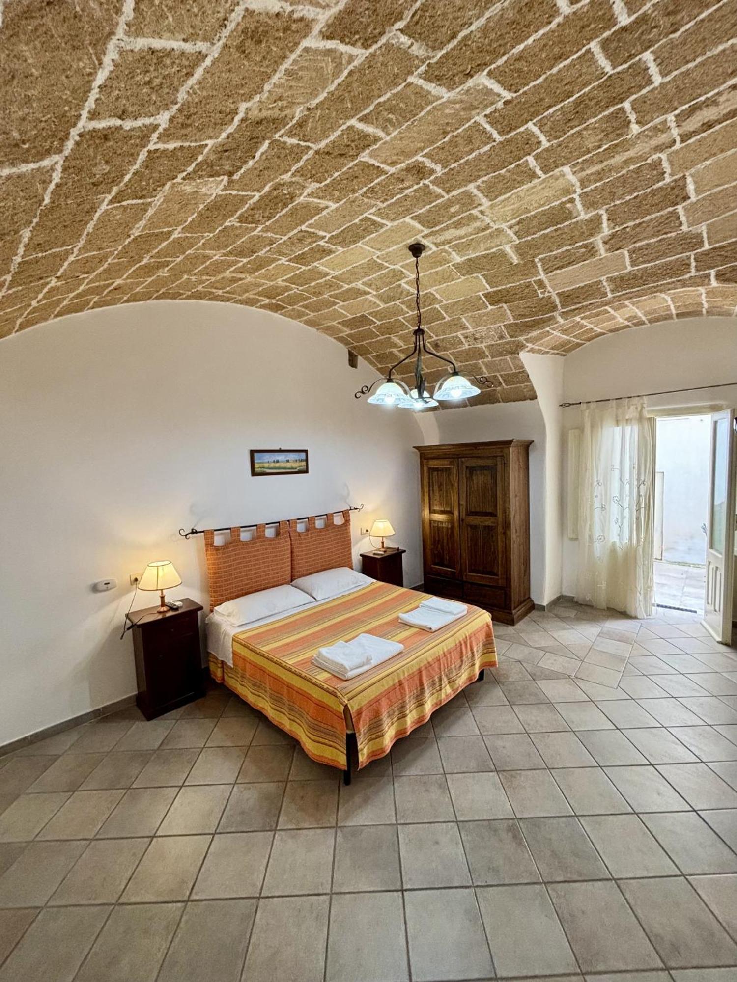 Aparthotel Kallistos & *